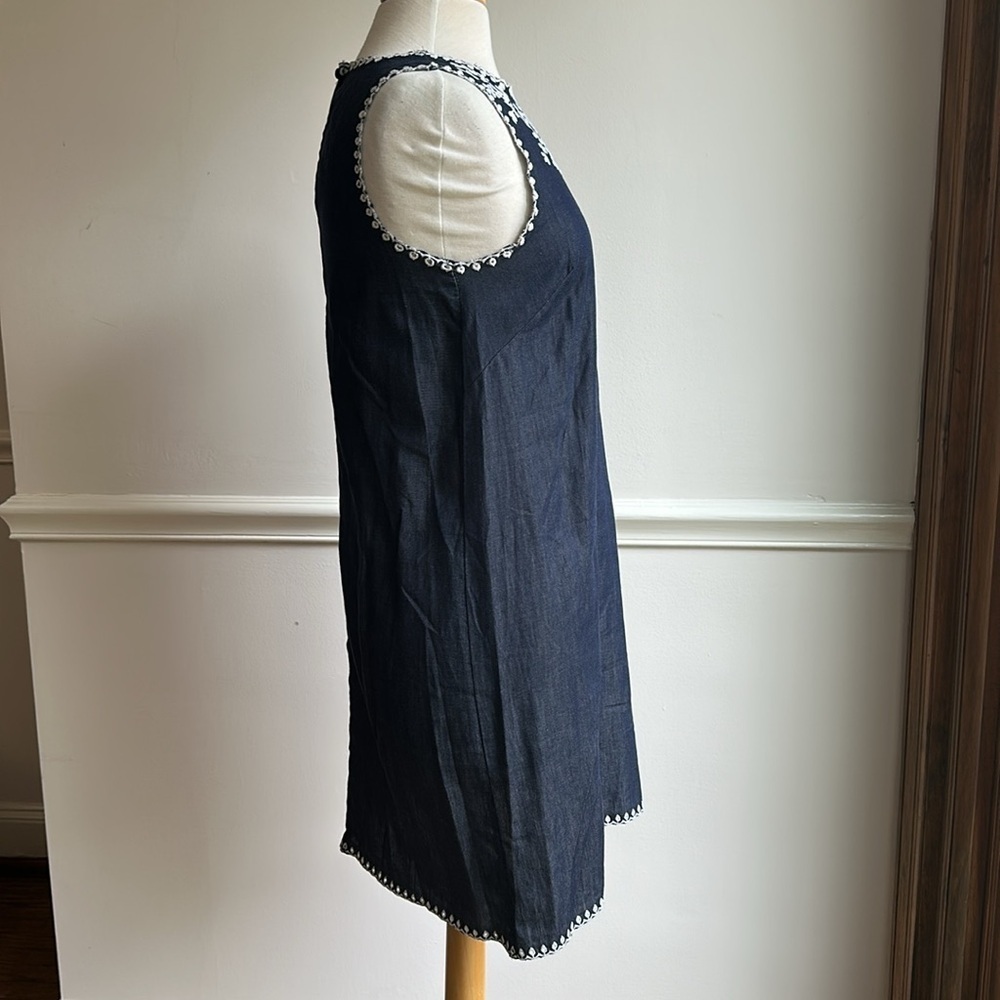 Ann Taylor Embroidered Sleeveless Shift Dress Floral Chambray Size 0 EUC - Picture 4 of 8